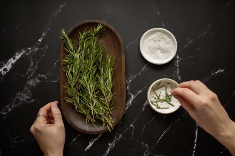 pexels_kitchen-herbs