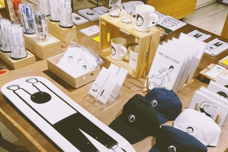 诚品生活expo「SOME PLACE by Noritake」主题展汇集日本知名插画家Noritake的经典「探头男孩」作品、百件设计好物，及台日全球首卖的「GROWN成长男孩滑板」。