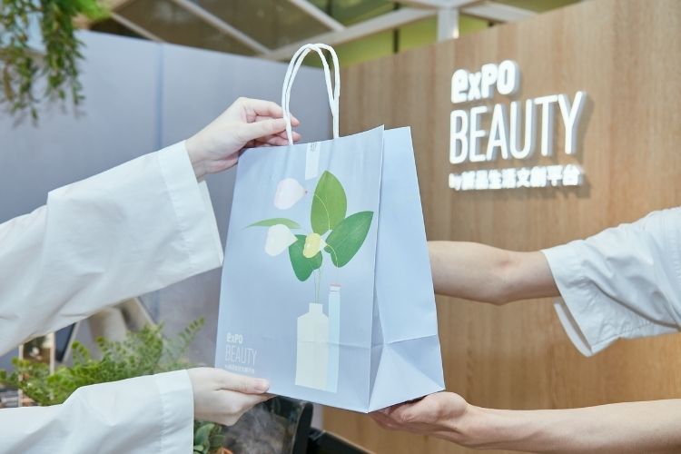 expo BEAUTY美感生活概念店3/23獲邀進駐京站時尚廣場B1全新展店,為北車商圈注入一股綠意!全新推出green beauty主題,強調「與人友善」、「動物友善」、「海洋友善」、「環境友善」綠色保養四大友善堅持。