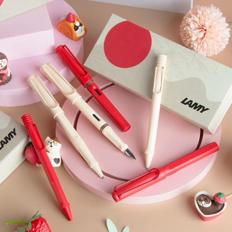 德國品牌LAMY Safari狩獵者系列推出2022限量草莓戀人與奶油慕斯款鋼筆、鋼珠筆、原子筆｜誠品書店