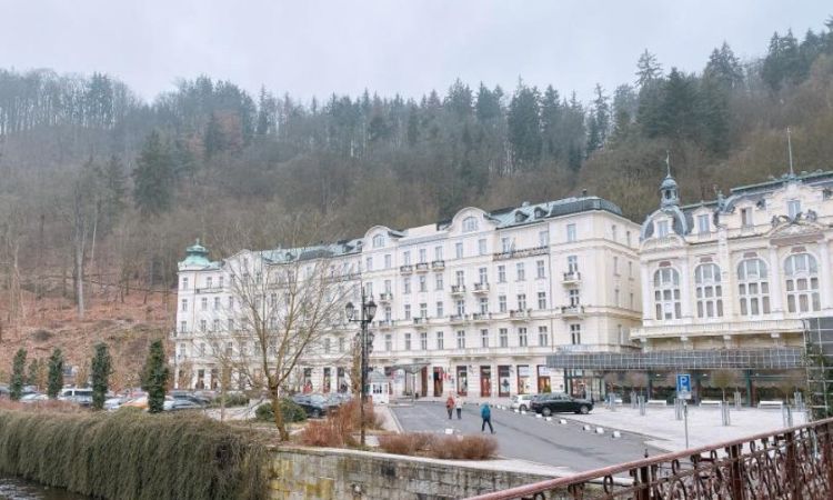 捷克卡羅維瓦利（Karlovy Vary） 普普大飯店：《歡迎來到布達佩斯大飯店》取景地