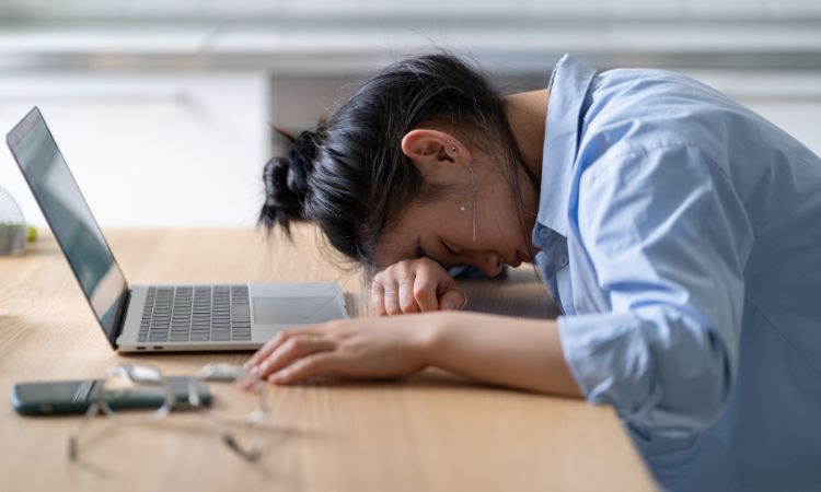 中階主管職業倦怠的原因:角色尷尬、世代差異、社群壓力