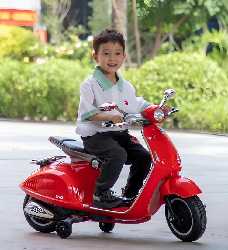【Vespa】紅色電動玩具車