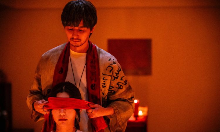 張軒睿《泥娃娃》飾演地表最強驅魔人，提前一週練結印