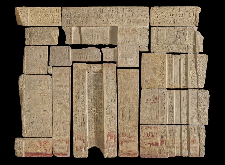 作品：烏里倫普塔墓室的祭堂牆面，約西元前2494–2345年。（EA718）