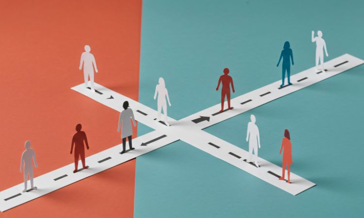 小说《矛盾》对比人生的不同选择