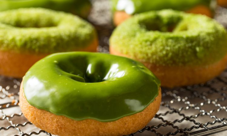 抹茶甜甜圈，約234～242大卡