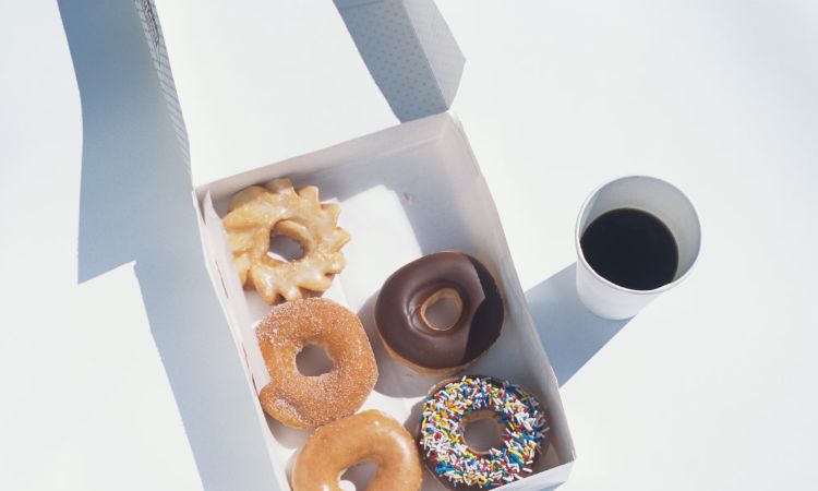 甜甜圈聰明吃的方法二：搭配無糖茶或黑咖啡