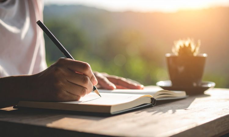 普利摩．李维的经历反思暴力与创伤