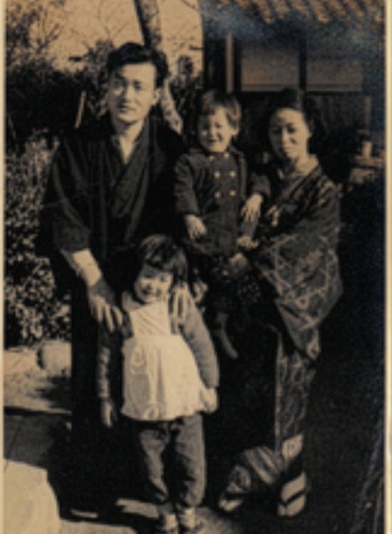 市川里美毛遂自荐出版图文书的奇幻旅程