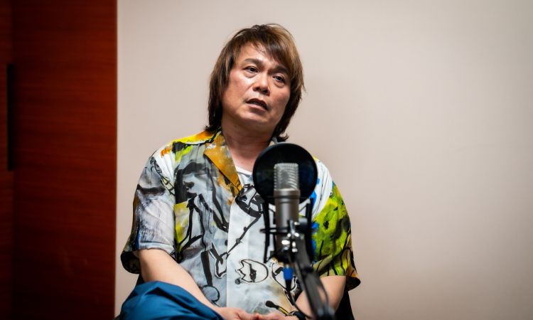 伍佰诗集《移动的树都转到我的背面》编排巧思