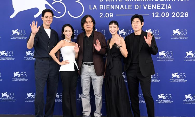 电影《假如爱有如果》亮点六：威尼斯影展首映获6分钟起立鼓掌，代表韩国角逐奥斯卡