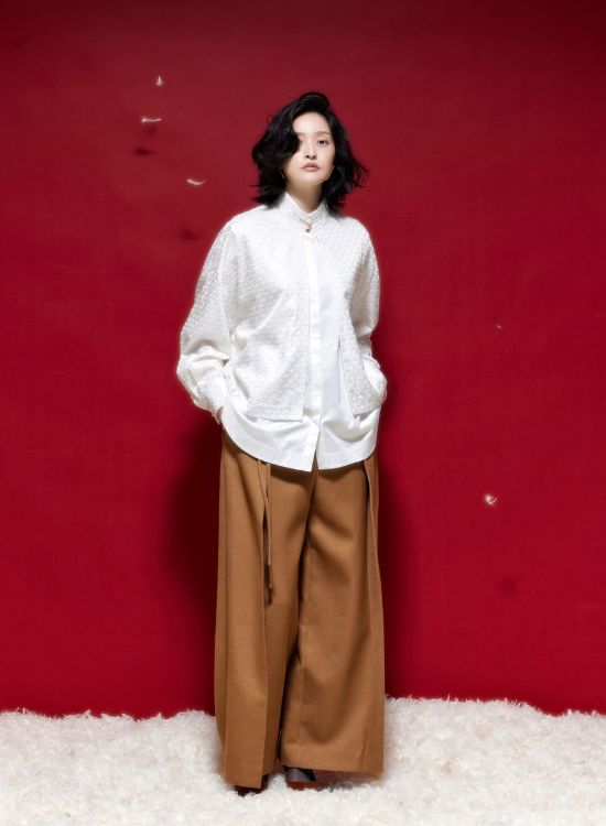 诚品生活480│全新亮相的台湾设计师服饰品牌与生活选物，从穿搭风格、家具设计到宠物日常，打造一站式风格生活提案。(图为设计师品牌J&NINA)