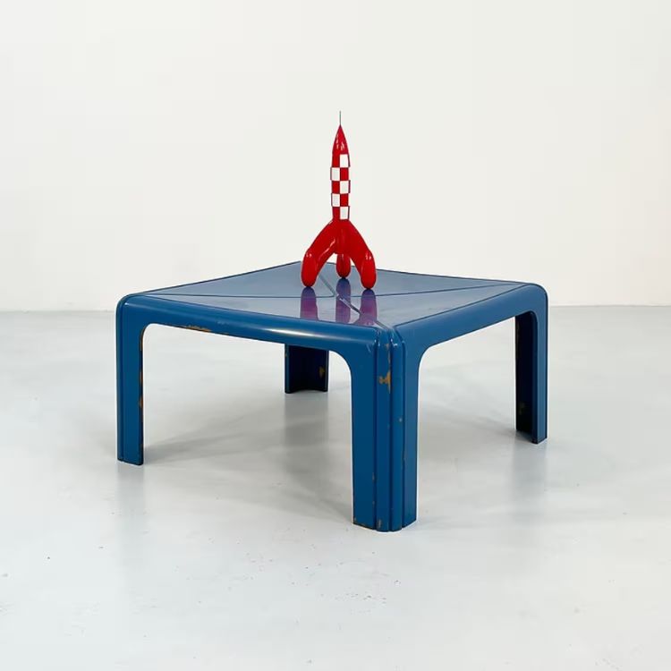 闵熙珍的居家选物清单四：Kartell Model 4794扶手椅、Model 4894咖啡桌